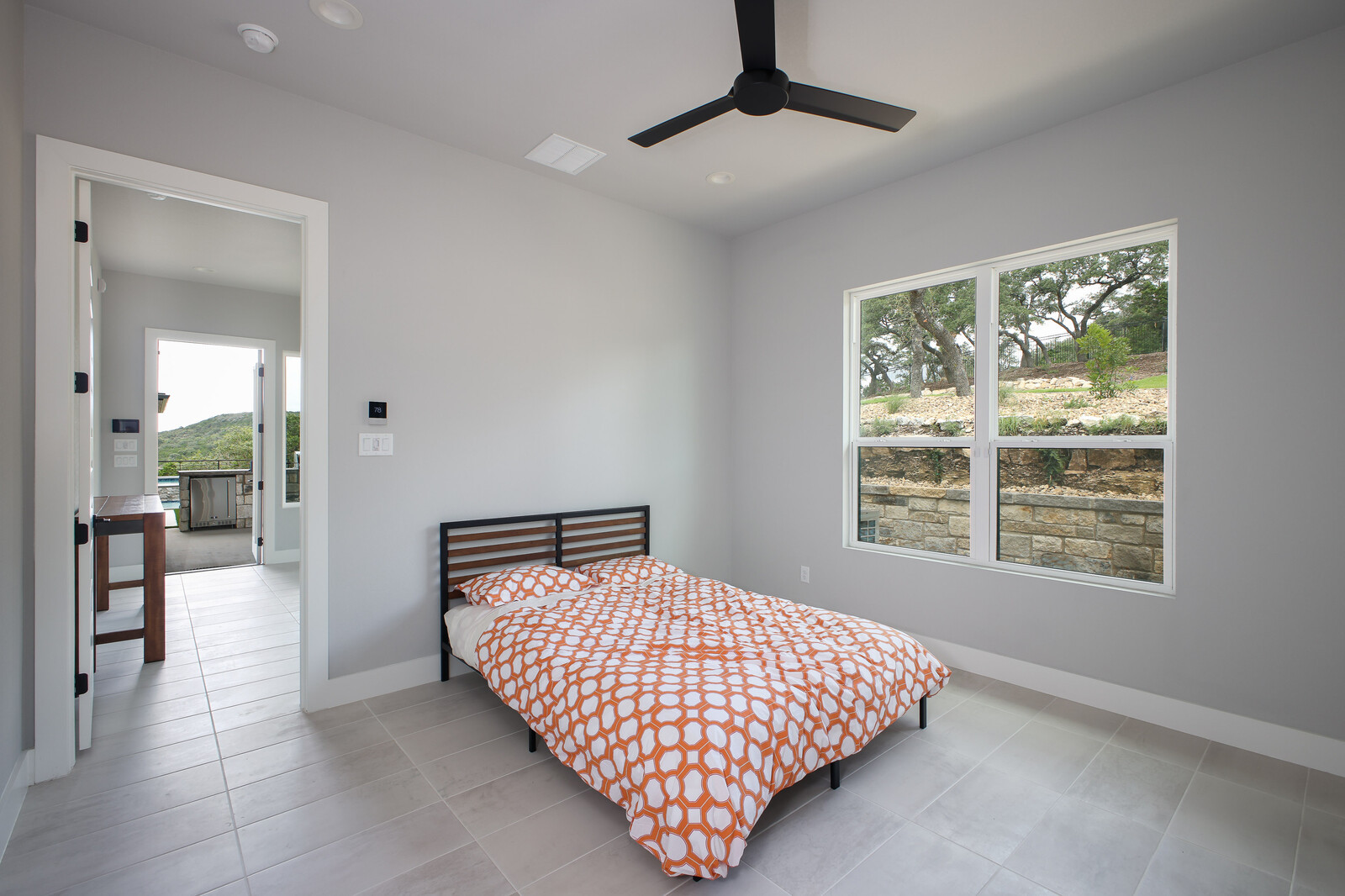 Modern: 4,950 ft², 4 BR/4 BA/2 ST home