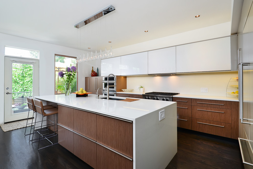 Inspiration for a large contemporary l-shaped open plan kitchen in Chicago with an undermount sink, flat-panel cabinets, medium wood cabinets, quartz benchtops, white splashback, stainless steel appliances, dark hardwood floors and with island.
