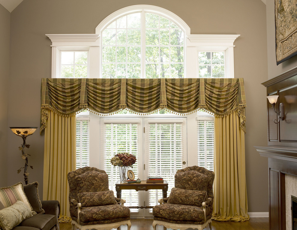4 Tips for Decorating Large Living Room Windows