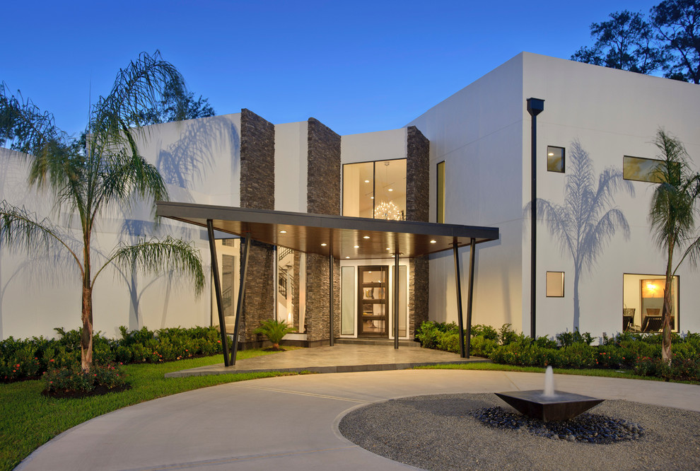 Contemporary two-storey exterior in Houston.
