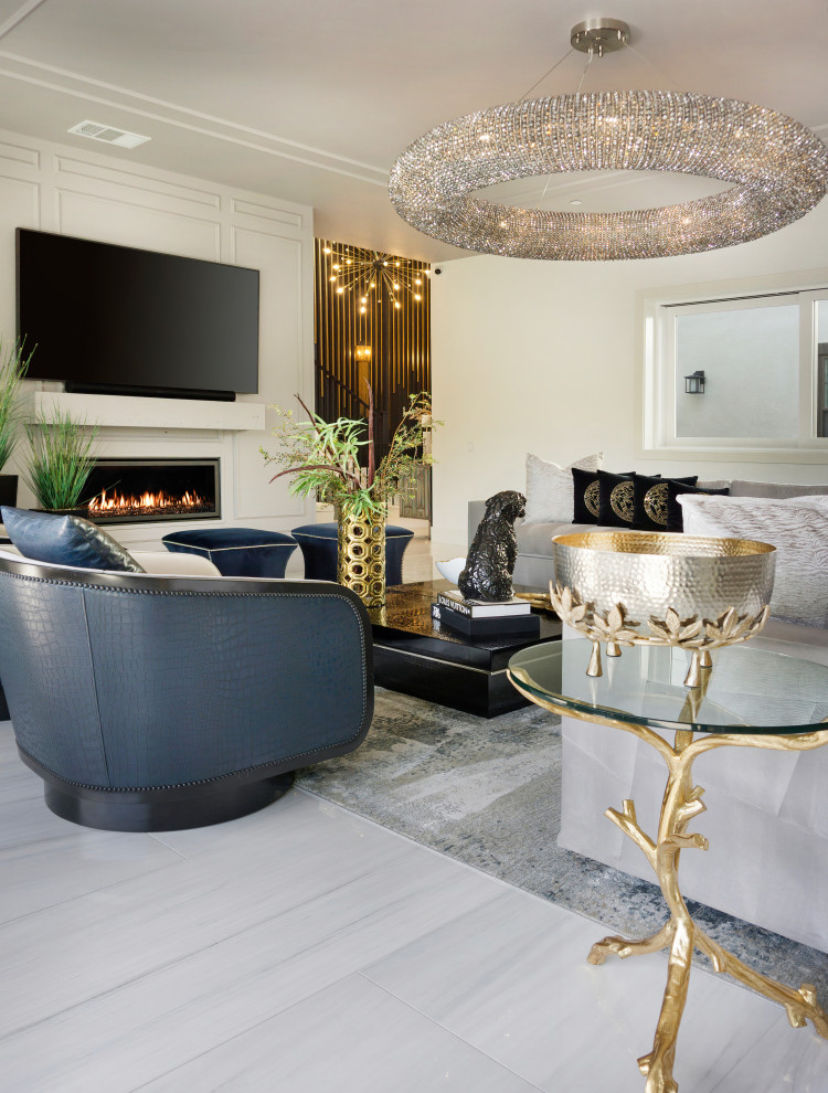 Inspiration for a traditional living room in Orange County.