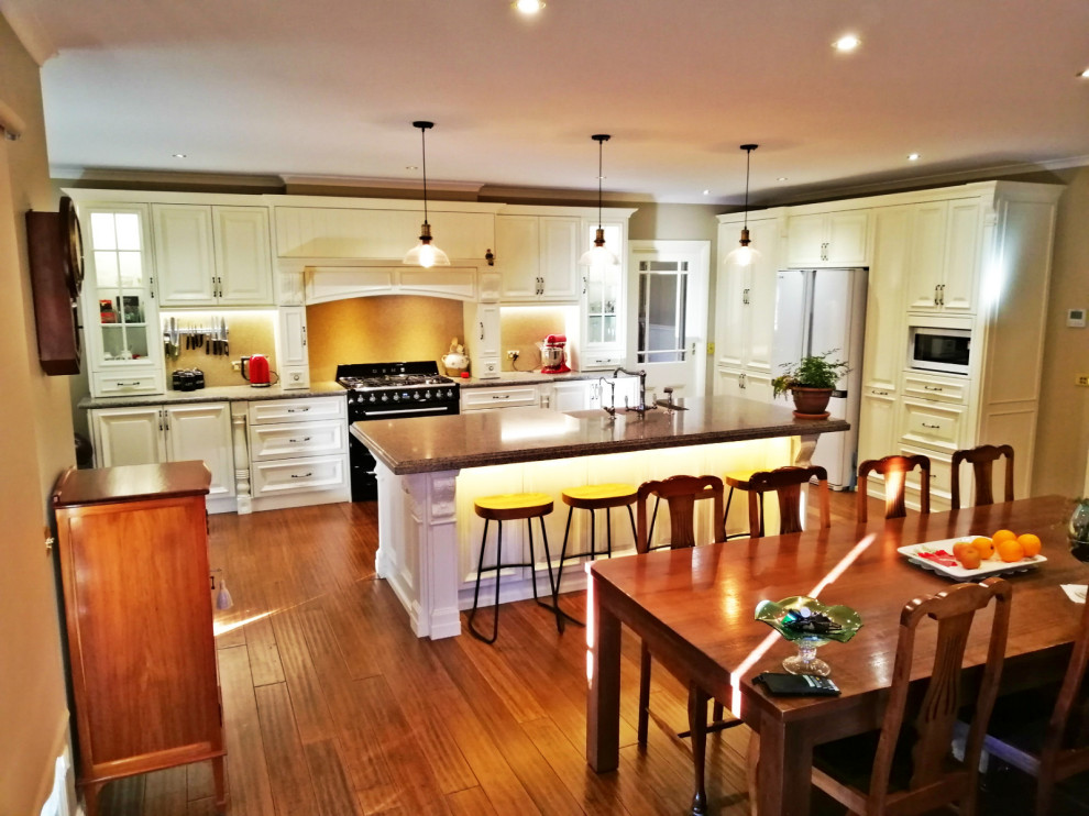 Inspiration for a mediterranean kitchen in Melbourne.