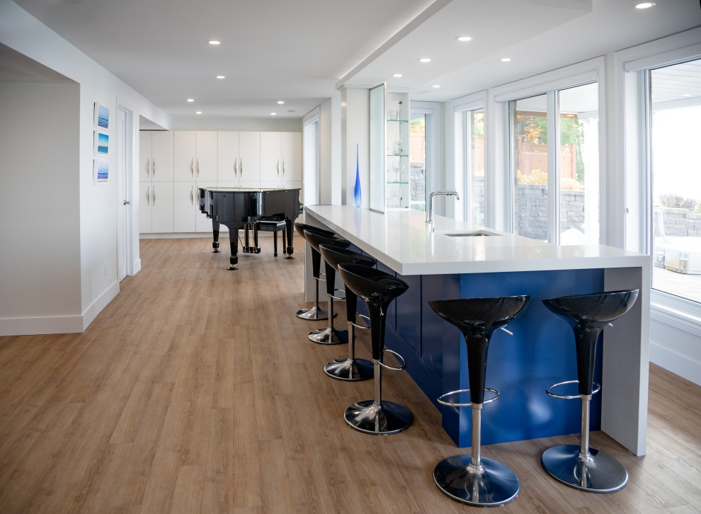 Modern bar on the Big Rideau