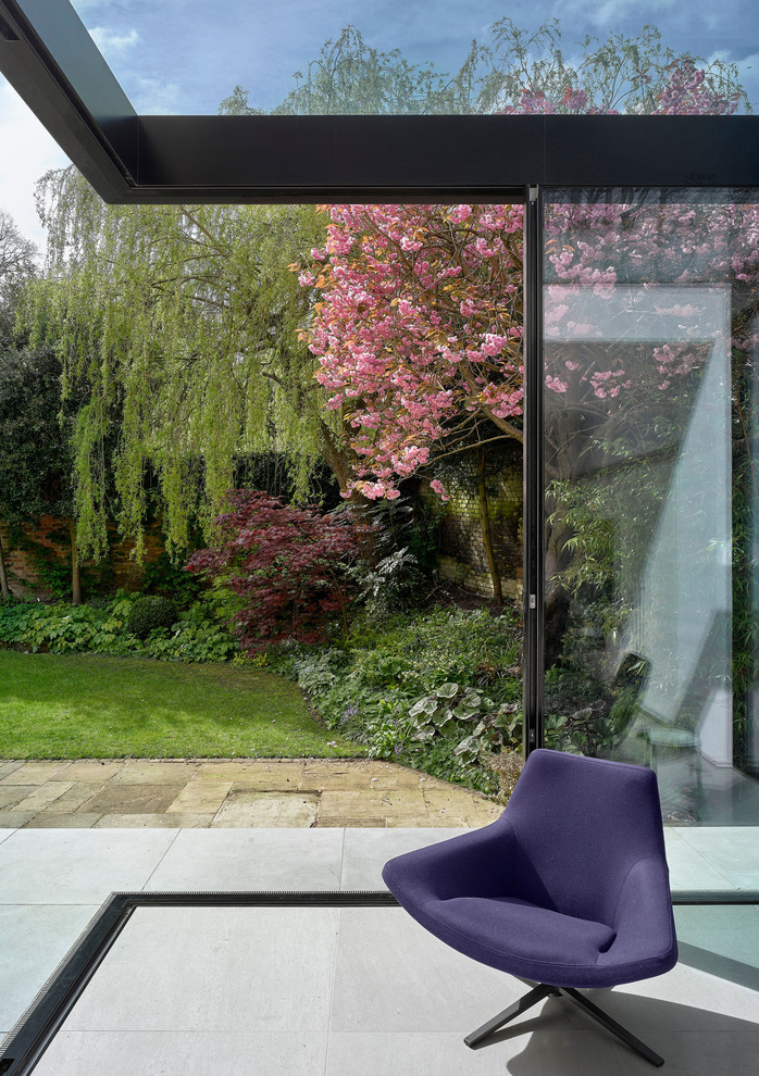 This is an example of a contemporary home design in Manchester.