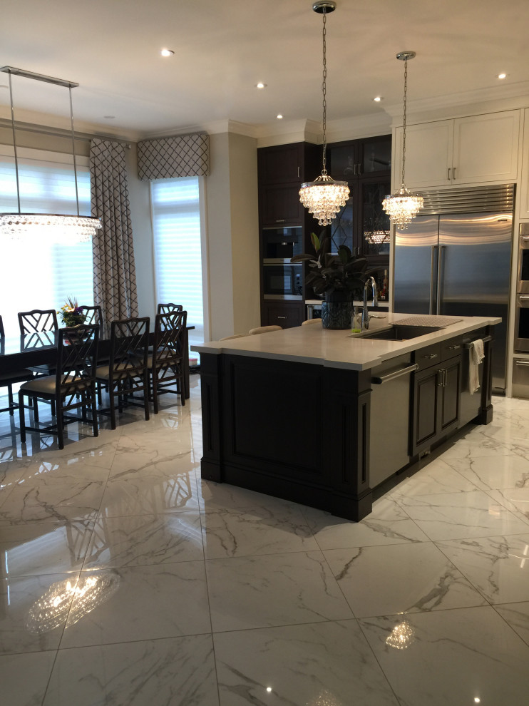 Kitchen - transitional kitchen idea in Toronto