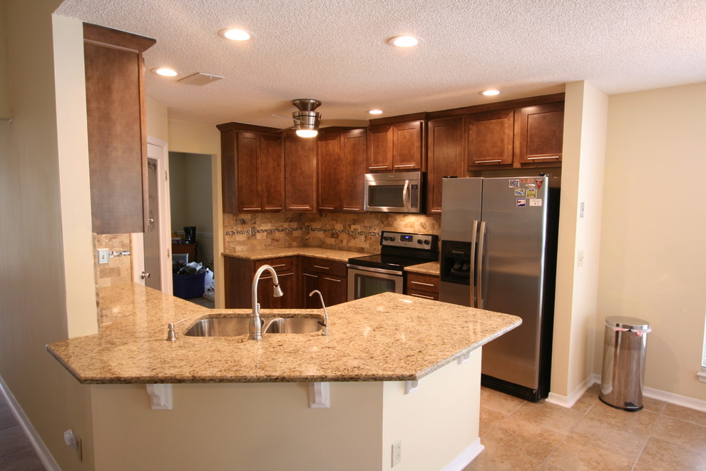 Example of a transitional kitchen design in Jacksonville
