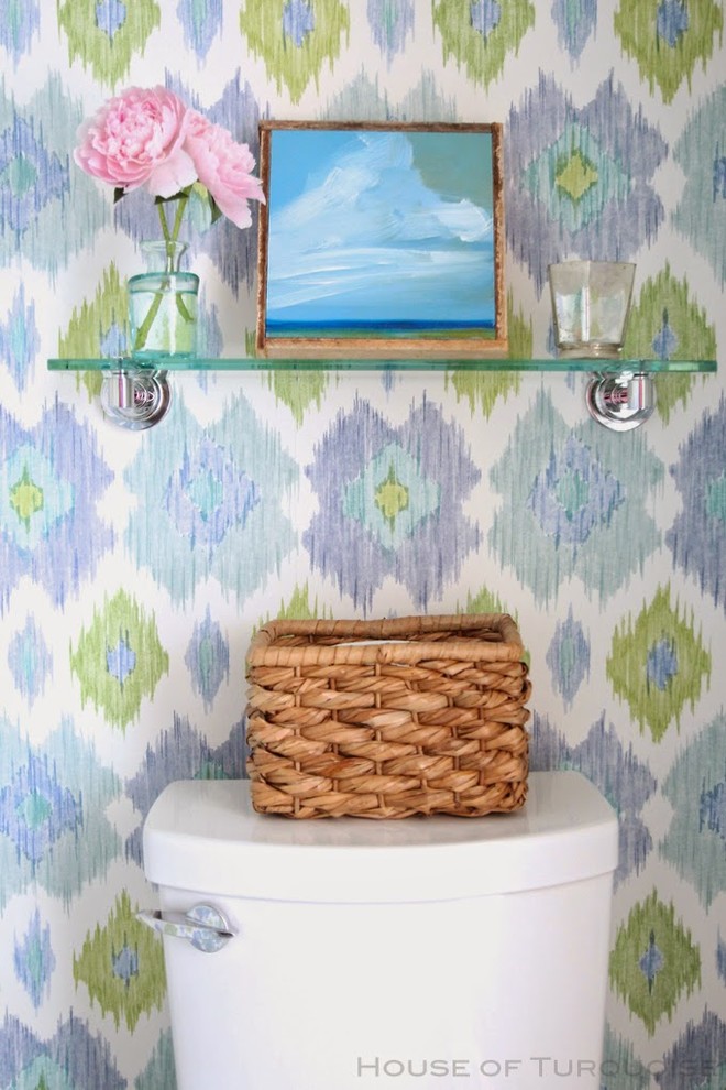 Ванная с обоями Thibaut