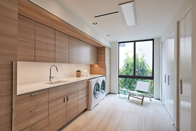 Fort Lauderdale Solar Isle Drive Residence modern-hauswirtschaftsraum