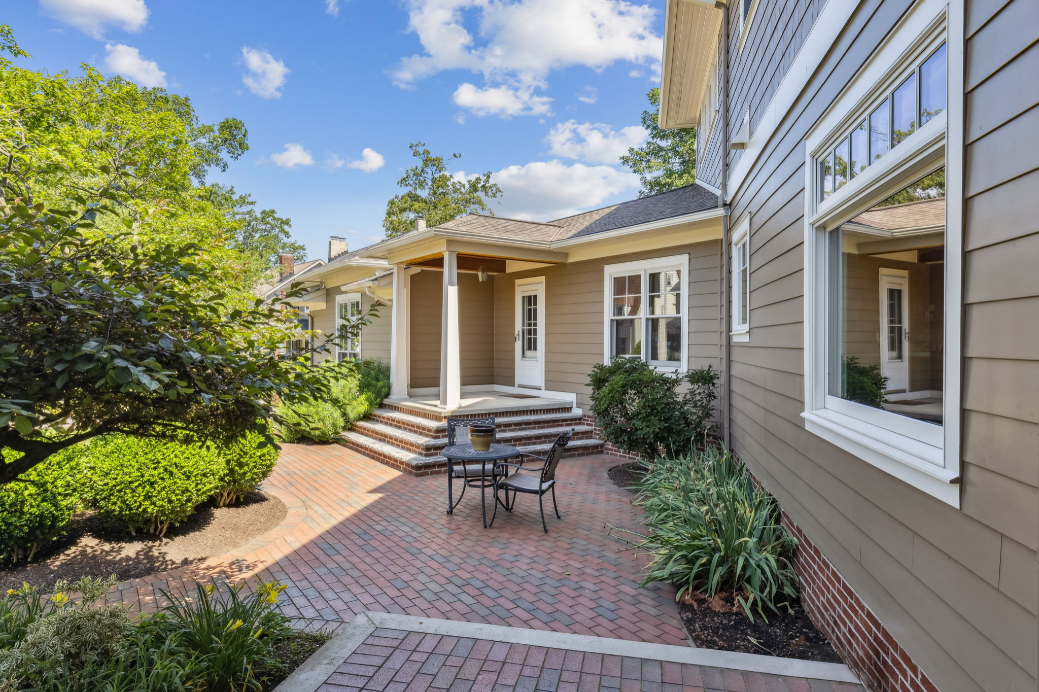 Rocky River Front Porch 2024