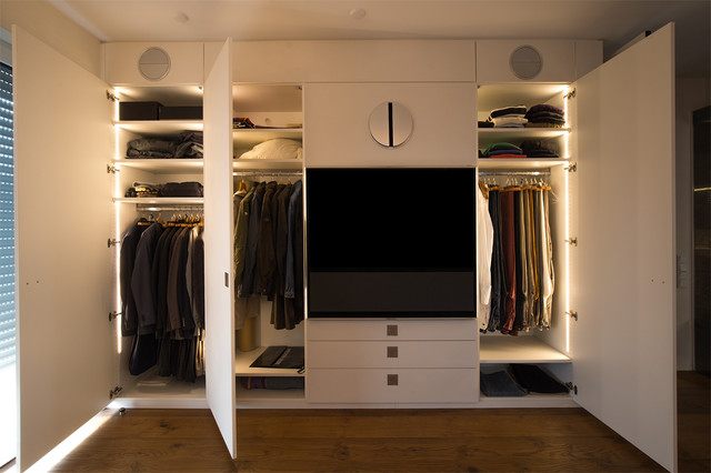 Innenbeleuchtung weißer Kleiderschrank - Modern - Ankleidezimmer - Köln