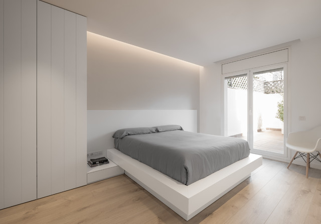 Reforma integral de un apartamento en Sabadell contemporary-bedroom