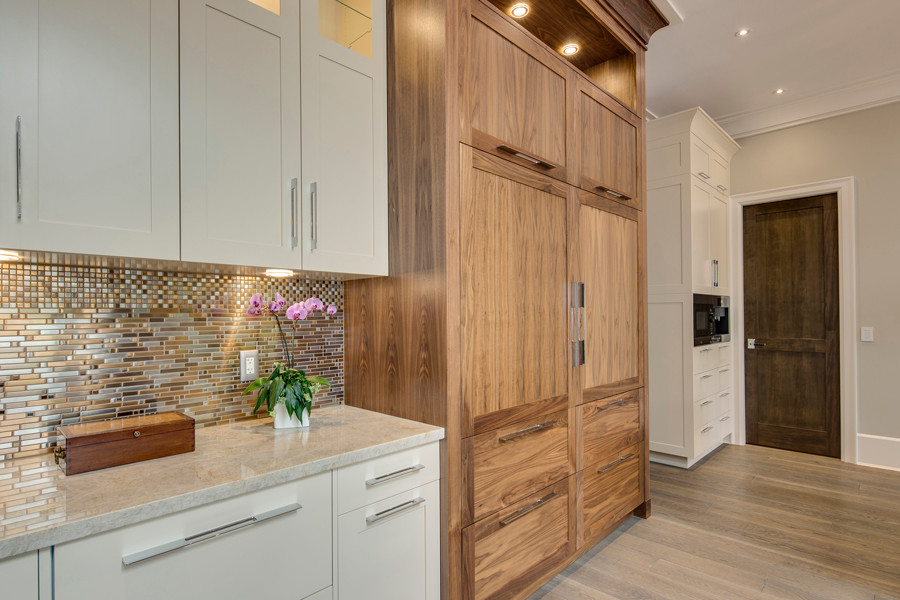 Transitional home design photo in Vancouver