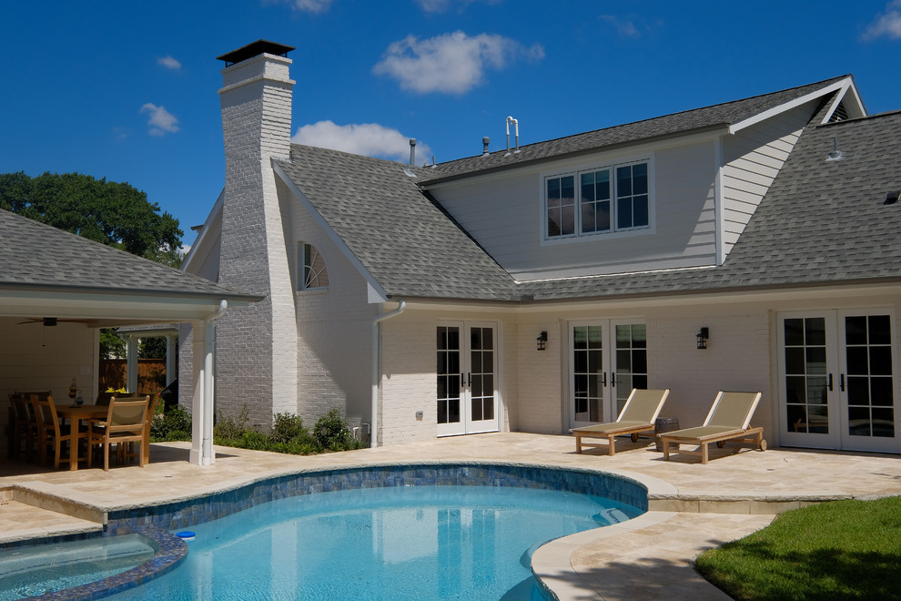 Transitional home design photo in Dallas