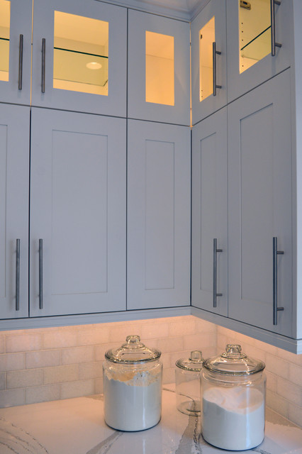 Transitional White Gainey Ranch klassisch-modern-kueche