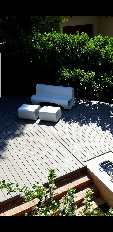Deck - mid-sized eclectic side yard deck idea