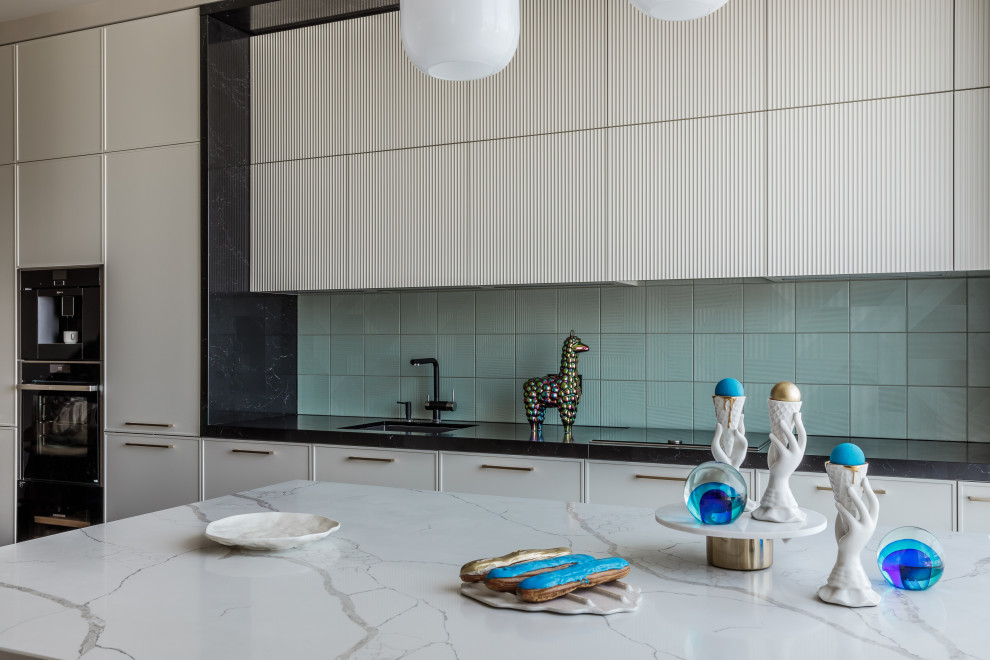 Дом с синими человечками