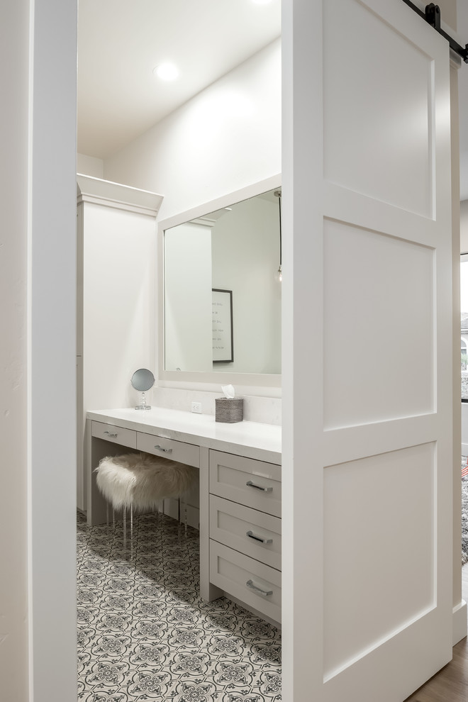Bathroom - transitional bathroom idea in Las Vegas