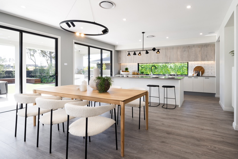 Contemporary dining room in Newcastle - Maitland.