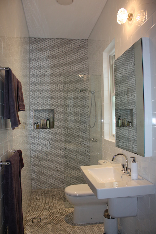 This is an example of a modern bathroom in Sydney.