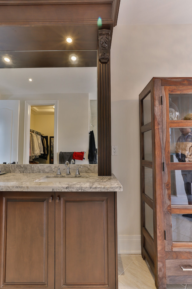Transitional kitchen photo in Toronto
