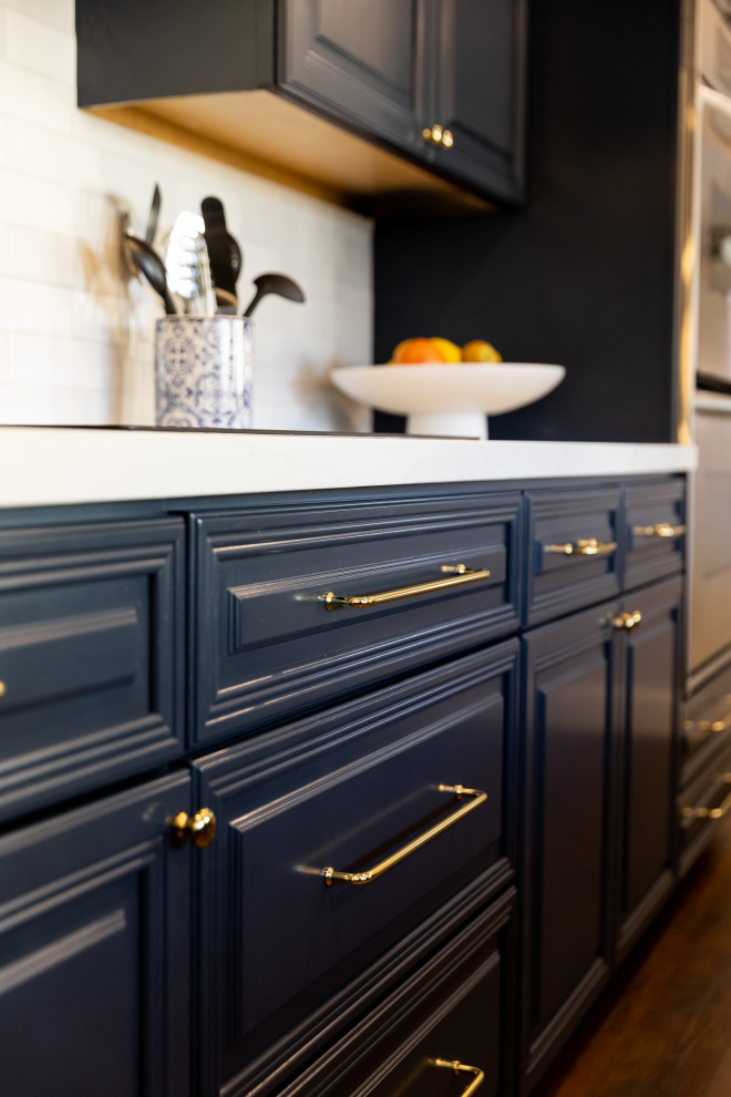 Example of a transitional kitchen design in Phoenix