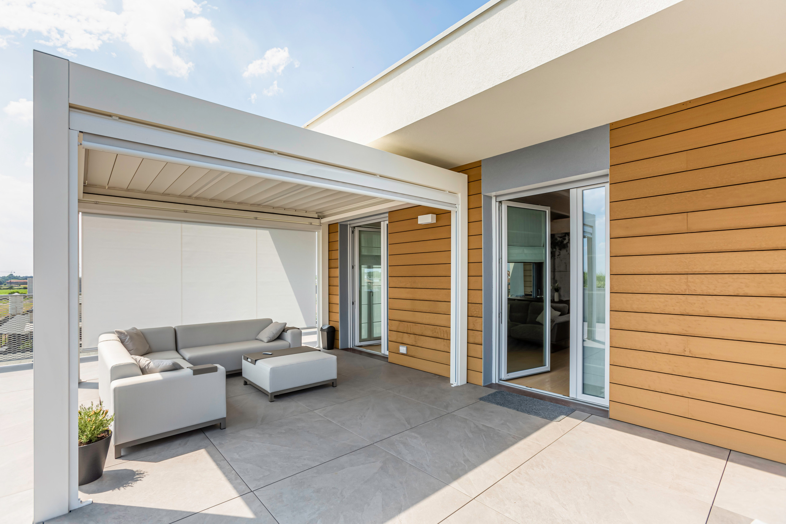 Attico con terrazzo, 140 mq - Solaro (mi)