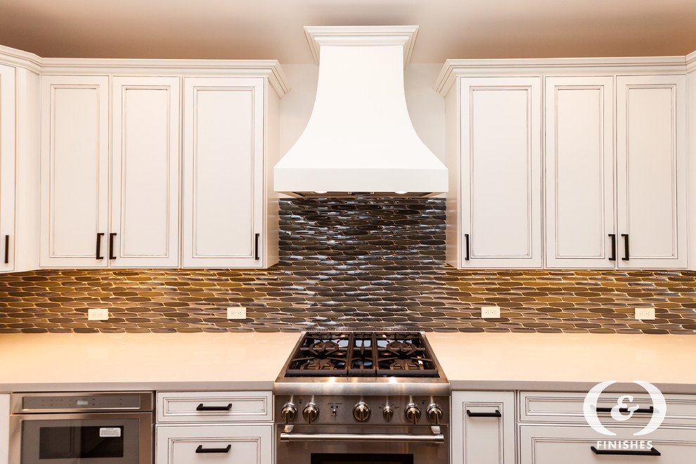 Kitchen - transitional kitchen idea in Phoenix
