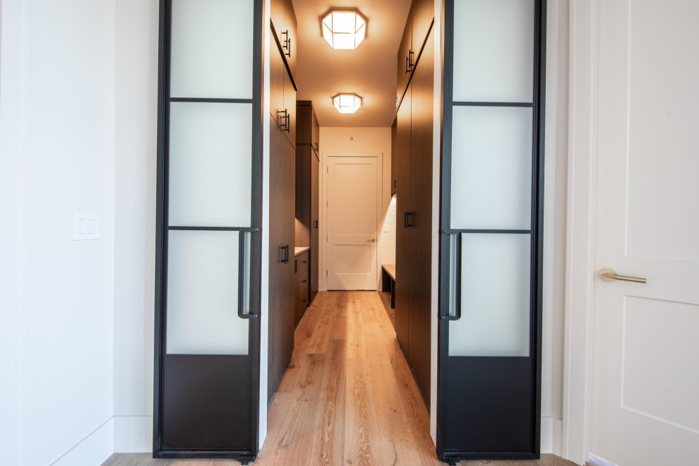 Transitional hallway photo in Seattle