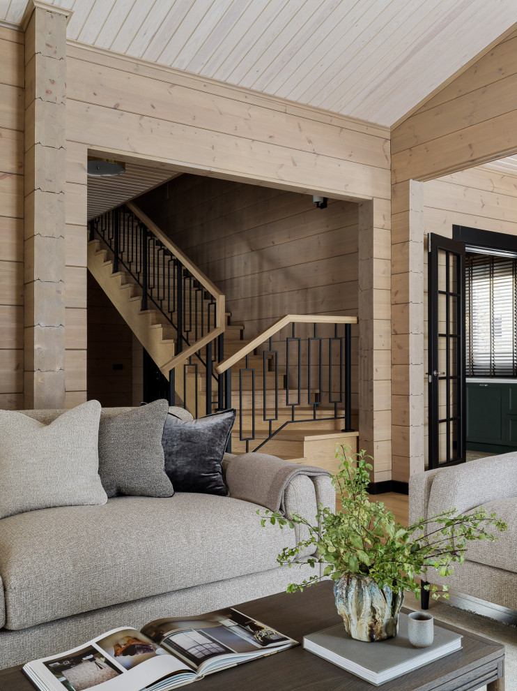 Свежая идея для дизайна: гостиная комната среднего размера в стиле рустика с паркетным полом среднего тона и деревянными стенами без телевизора - отличное фото интерьера