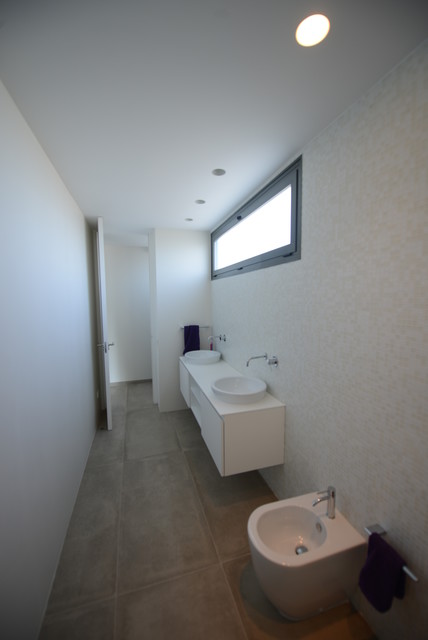 OLIMAR modern-bathroom