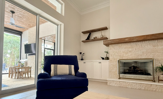 Fireplace and Porch addition contemporain-salon