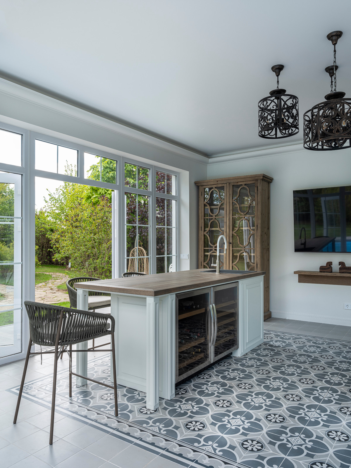 Павильон для отдыха с бассейном