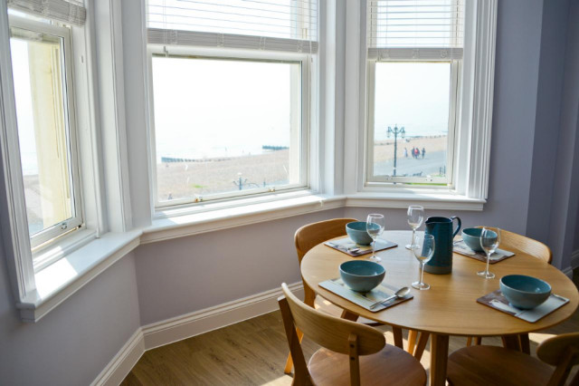Seafront Apartment in Worthing maritim-vardagsrum