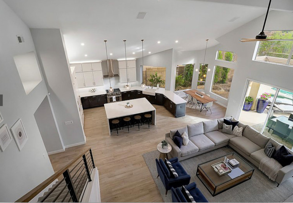 Transitional home design photo in Phoenix