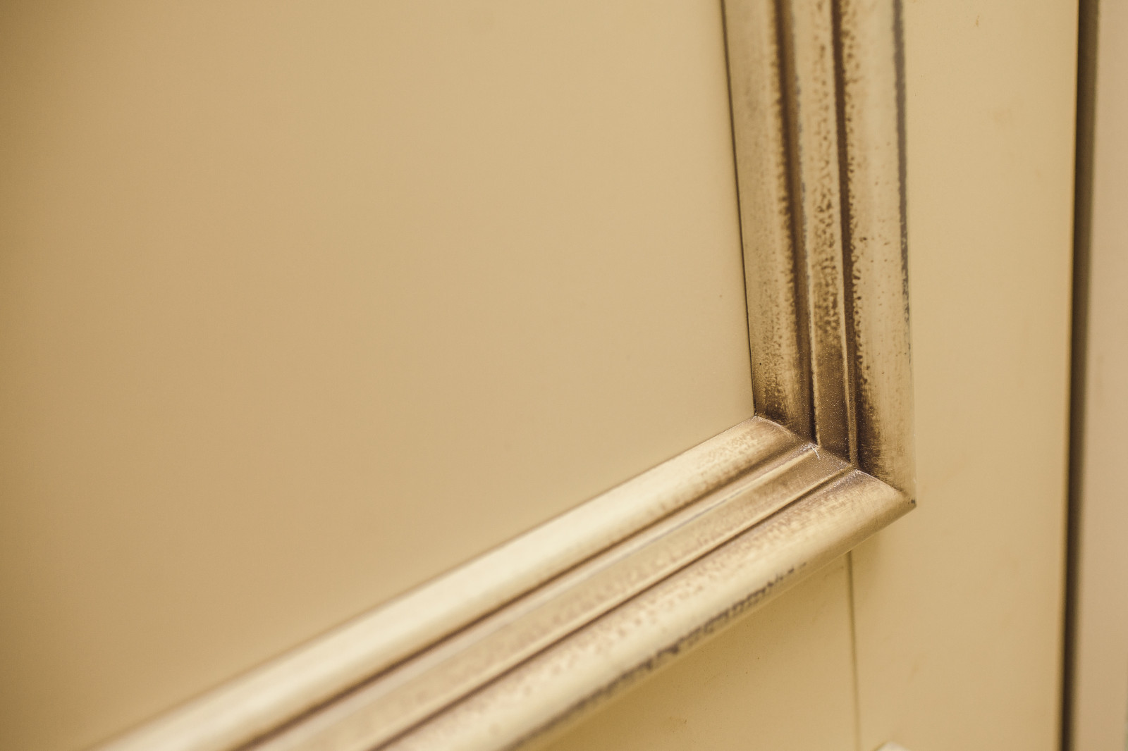 Двери и деревяные понели буазери для магазина