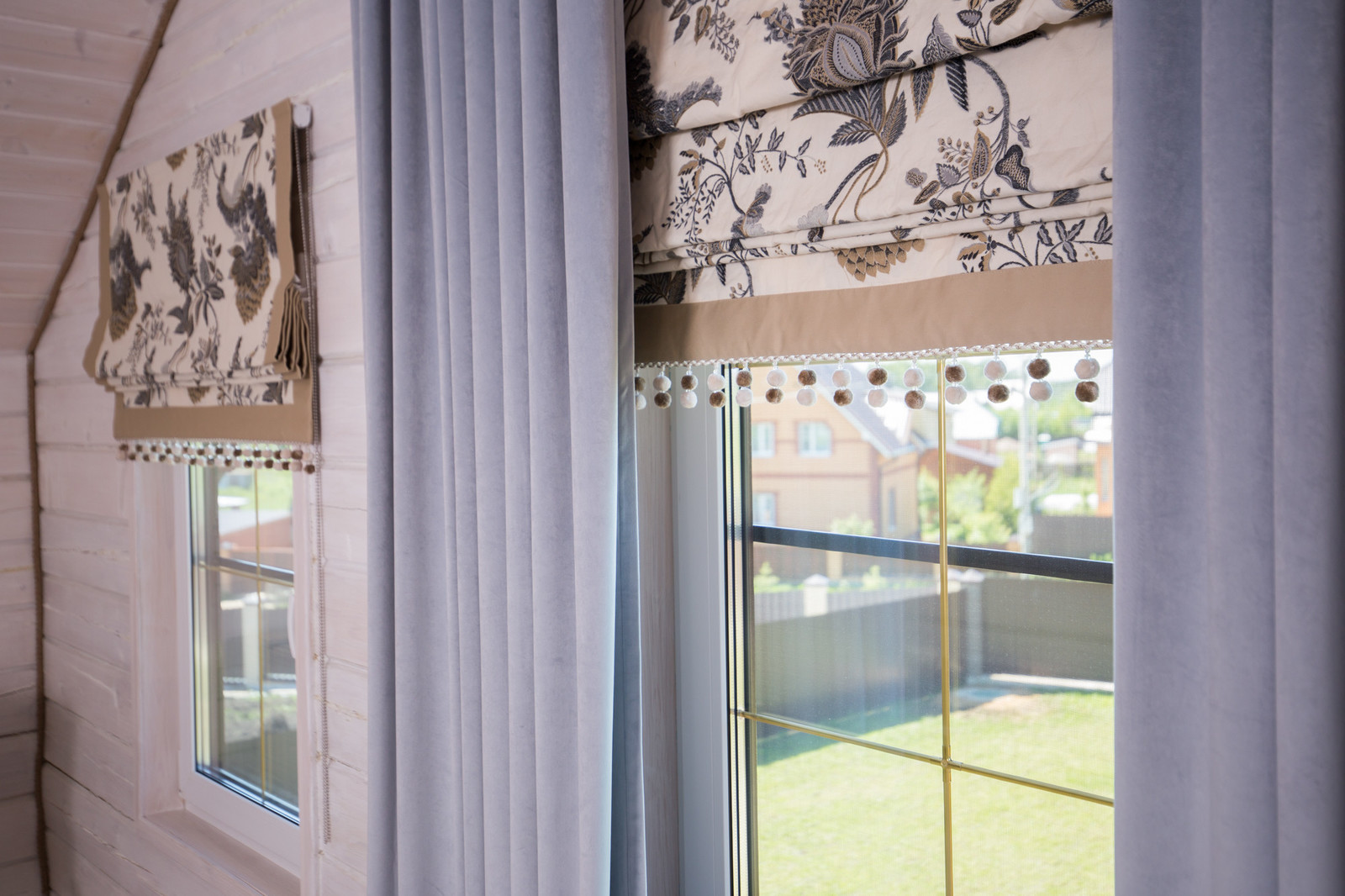 Деревянный дом: особенности текстильного оформления