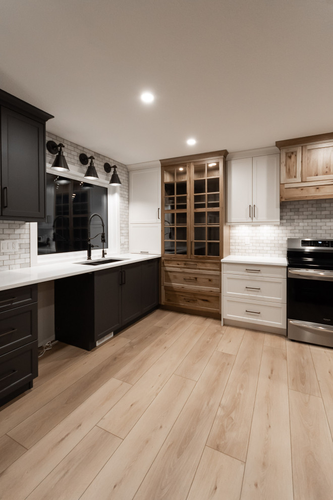 Kitchen - transitional kitchen idea