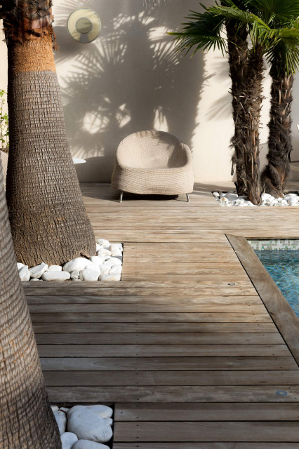 Plage piscine &agrave; Carry le Rouet contemporary-deck