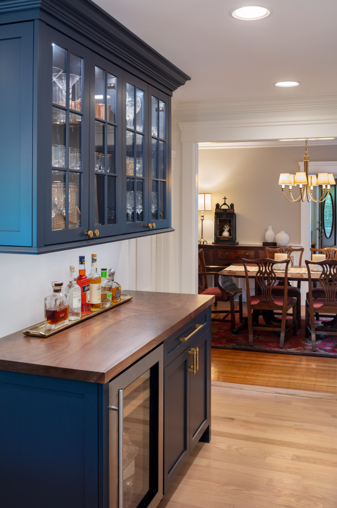 Example of a transitional home design design in Providence