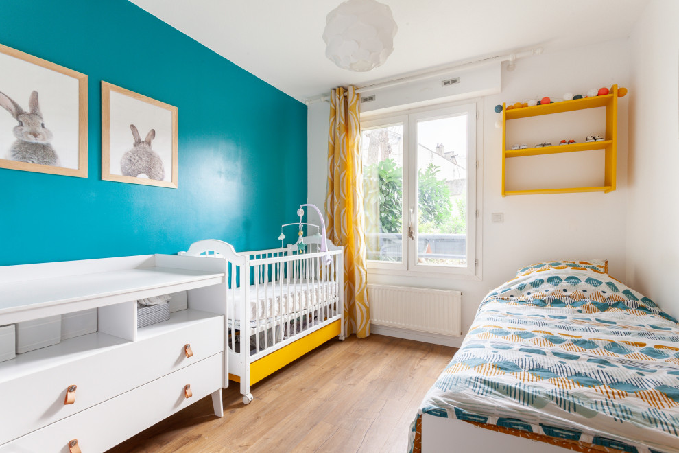 This is an example of a contemporary kids' room in Lyon.