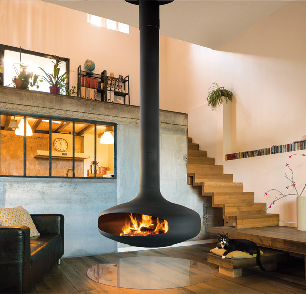 CHEMIN&Eacute;E CENTRALE / CENTRAL FIREPLACE modern-wohnbereich