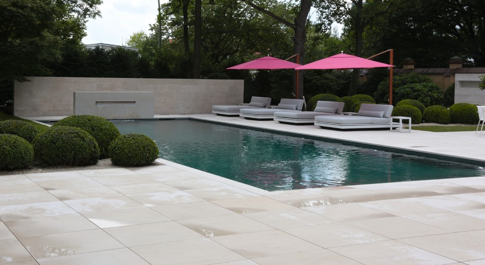 Moderner Pool in Frankfurt am Main