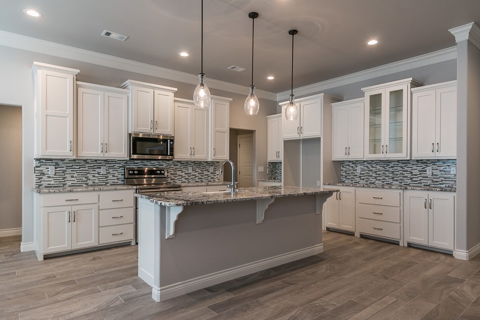 Kitchen - transitional kitchen idea in Austin