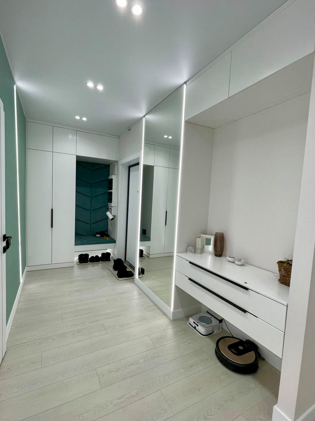 "Нотки Ментола" в кухни-гостиной для молодой пары в ЖК Лесопарковый