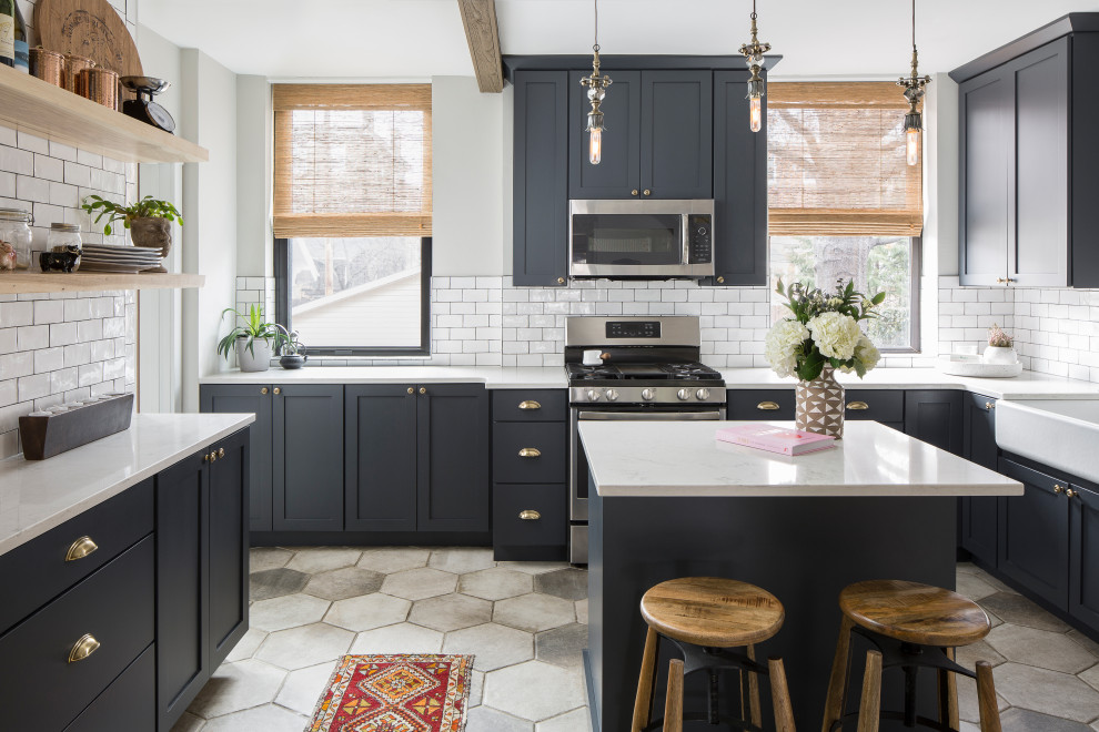 Kitchen - transitional kitchen idea in St Louis