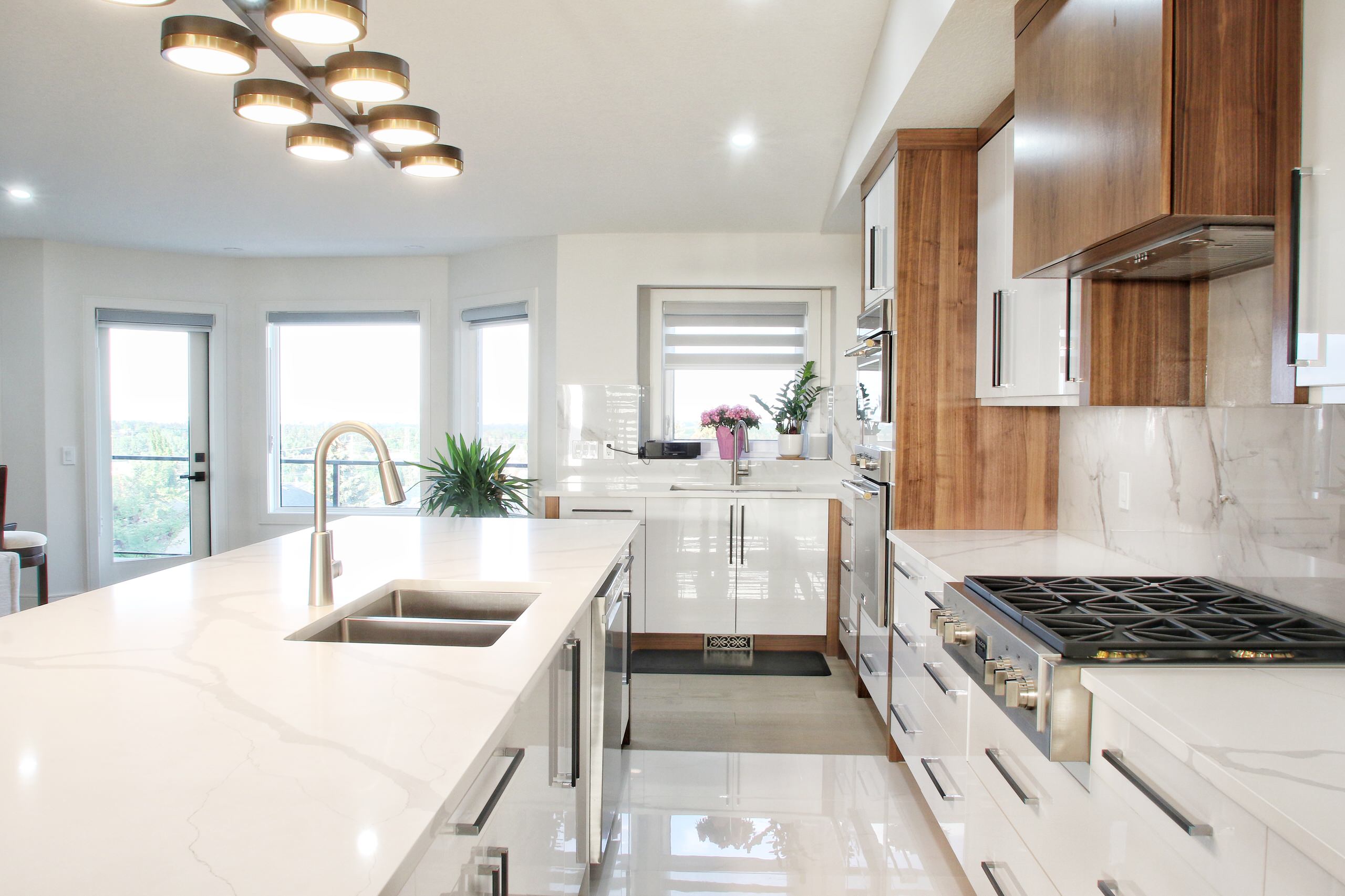 Inspiration for a modern kitchen remodel in Calgary