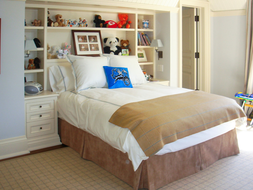 Inspiration for a transitional home design remodel in Toronto