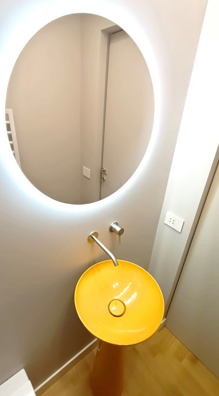 dettaglio Bagno ospiti_Attico via Cortina d'Ampezzo
