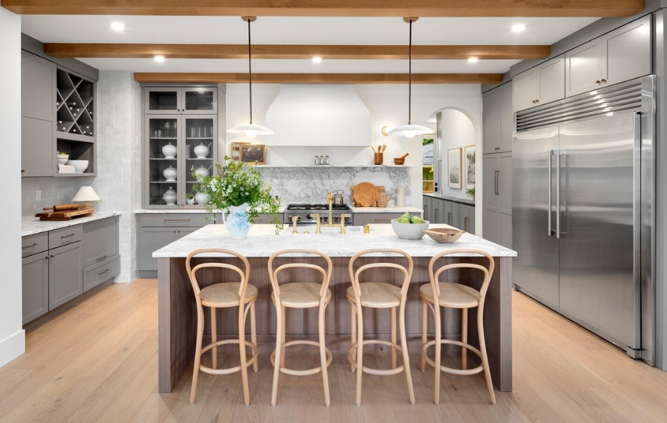 Home design - transitional home design idea in Seattle