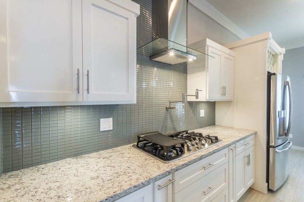 Example of a transitional home design design in Austin